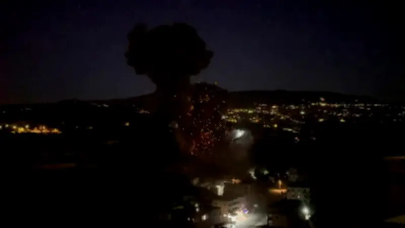 مقتل 14 وإصابة 50 في قصف إسرائيلي على جنوب لبنان واستشهاد قيادي بحزب الله