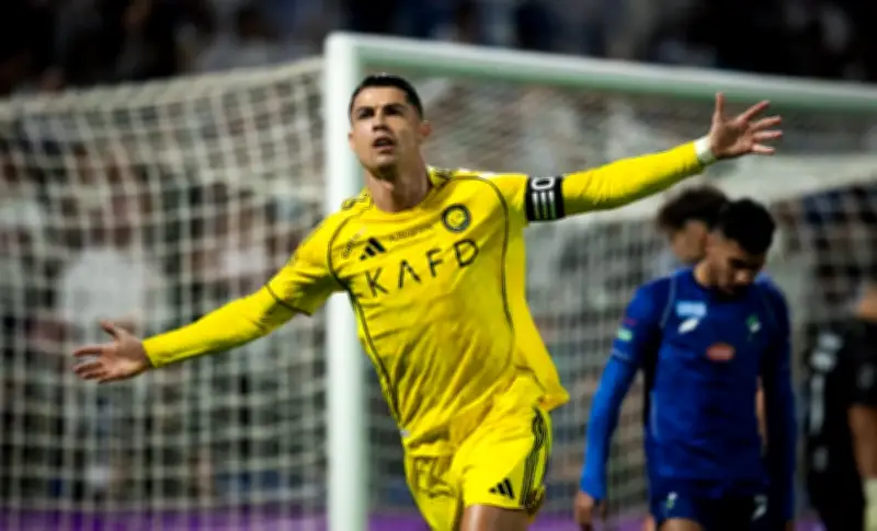 رونالدو يسجل في عودته ويقود النصر للفوز 2-0 ويبقيه في سباق الدوري