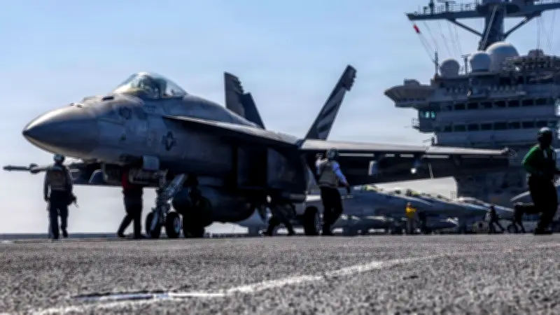 حاملة الطائرات جيرالد فورد في طريقها للمتوسط مع مدمرة أميركية ضمن أكبر حشد عسكري منذ 2003