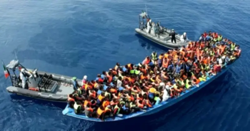 مصرع 3 وفقدان 18 مصرياً في غرق مركب هجرة غير شرعية متجهة إلى اليونان