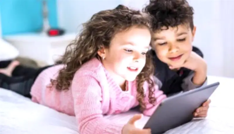 دراسة ألمانية تحذر: 350 ألف طفل ويافع يعانون إدماناً مرضياً لوسائل التواصل الاجتماعي