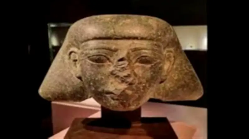 هولندا تعيد قطعة أثرية مصرية نادرة عمرها 3500 عام بعد ضبطها في معرض فني