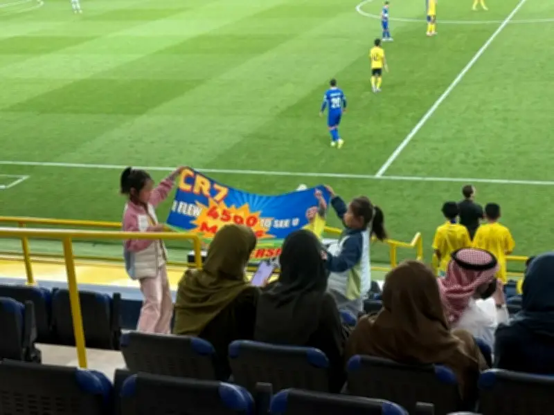 طفلة صينية تقطع 4500 ميل لرؤية رونالدو في مباراة النصر الآسيوية
