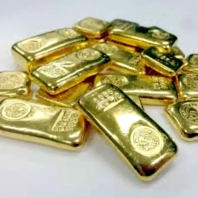 تراجع أسعار الذهب إلى 4,895 دولاراً والفضة تخسر 5% في الأسواق العالمية