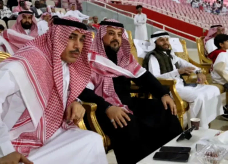 حكم قضائي يلزم نادي الوحدة بسداد 6 ملايين ريال للمدرب زينباور وسط أزمات مالية وصحية