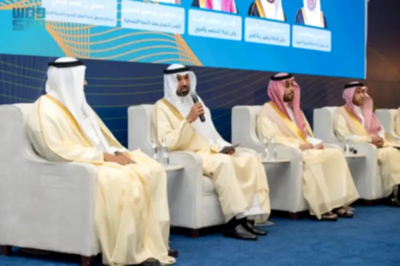 وزير الموارد البشرية يلتقي رواد الأعمال بالمدينة المنورة ويؤكد إنجاز 92% من استراتيجية سوق العمل