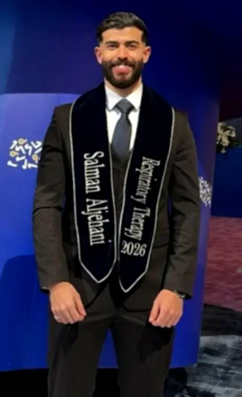 الشاب سلمان الجهني يحصل على لقب أخصائي علاج تنفسي بعد تخرجه في جدة