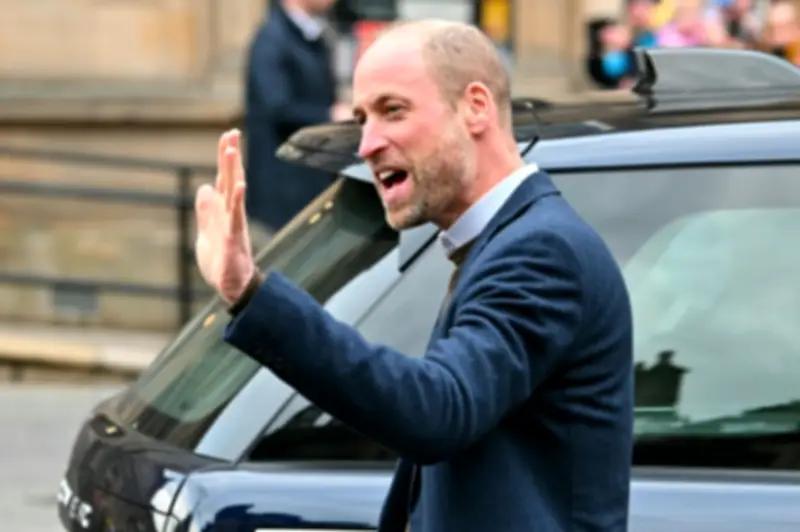 الأمير وليام يلتقي لاعبات كرة قدم في السعودية ويشارك في حدث رياضي إلكتروني