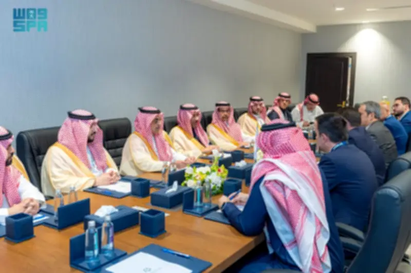 وزير الصناعة يبحث مع إيرباص وهليكوبترز توطين صناعة الطيران في المملكة