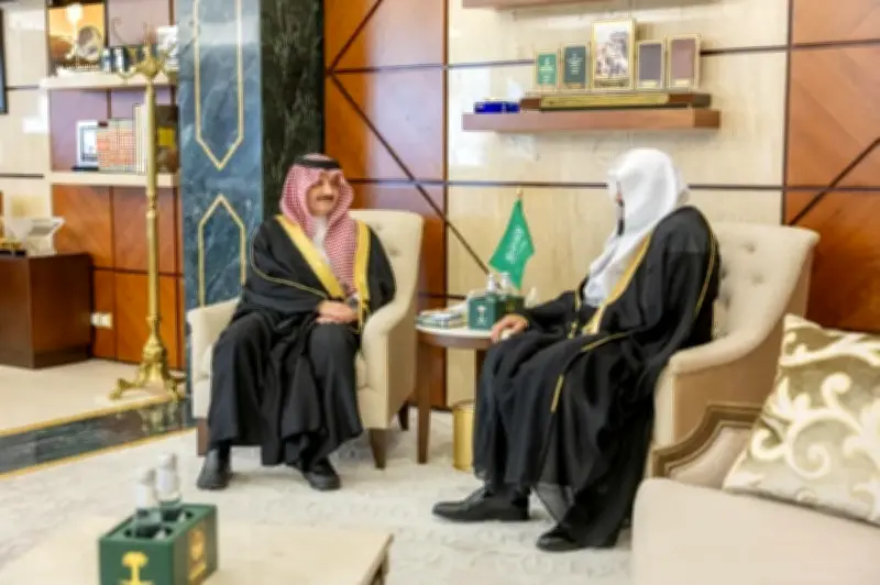 أمير الشرقية يستقبل الدكتور الملا بمناسبة تكليفه بالفتوى في المنطقة