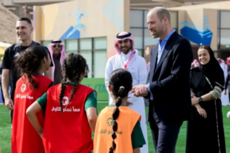 ولي عهد بريطانيا يشهد تدريبات مراكز الإقليمية للبنات في جدة خلال زيارته الرسمية