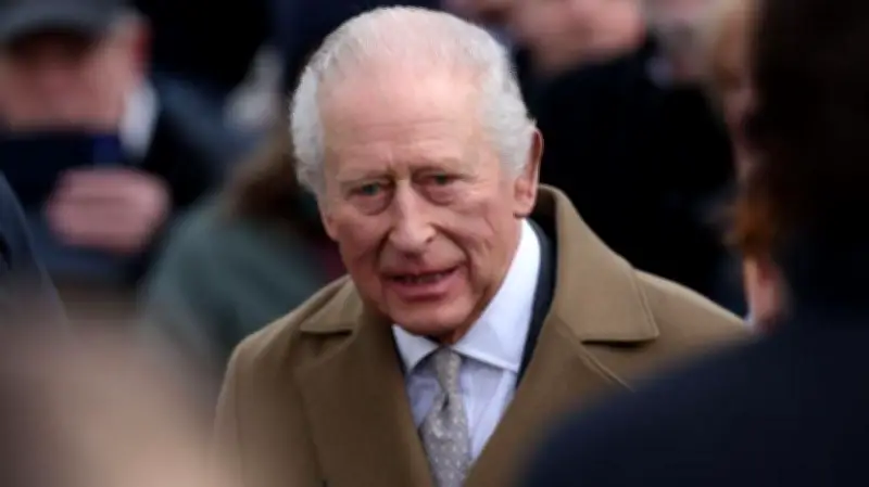 الملك تشارلز يؤكد دعمه الكامل للشرطة في تحقيقاتها بشأن شقيقه أندرو وعلاقته بفضيحة إبستين