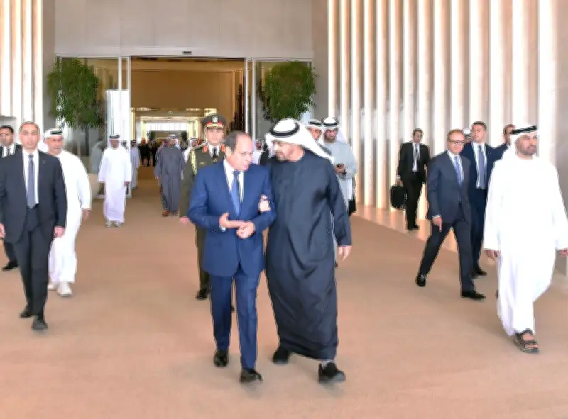 الرئيس السيسي يلتقي الشيخ محمد بن زايد في أبوظبي: شراكة اقتصادية وتعارض سياسي في الملفات الإقليمية