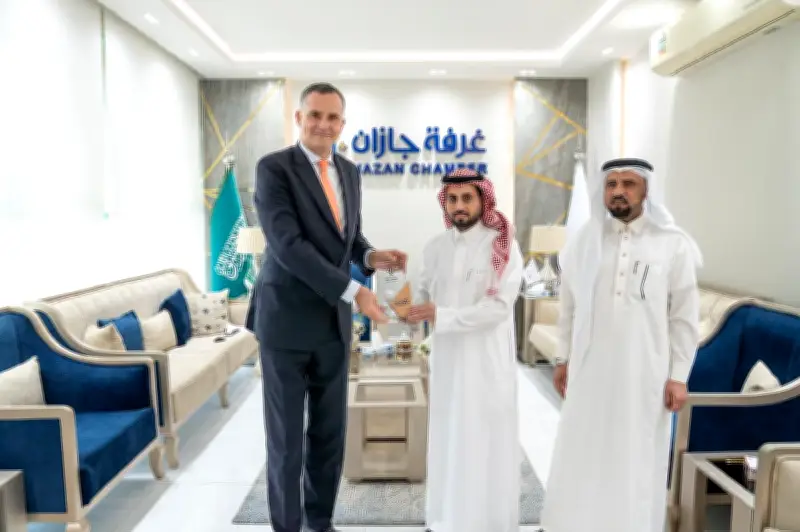 سفير الاتحاد الأوروبي كريستوف فارنو يبحث تعزيز التعاون الاقتصادي مع غرفة جازان