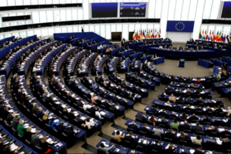 البرلمان الأوروبي يقر تشديد قيود اللجوء وترحيل طالبي الحماية إلى دول مصنفة آمنة