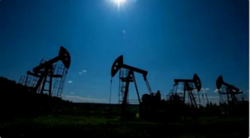 ارتفاع أسعار النفط مدعوماً بالمخاطر الجيوسياسية وتحسن الطلب الهندي