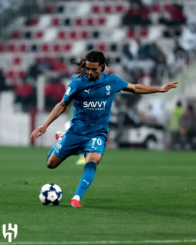 من مضمار الدراجات إلى قميص الهلال: قصة الفرنسي سايمون بوبري