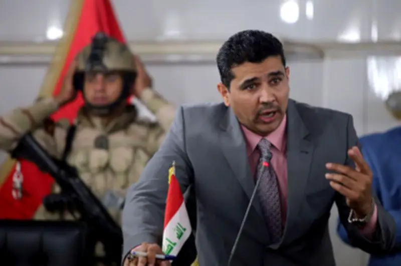 العراق يرفض أن يكون "مستودعاً دائماً للإرهابيين" بعد نقل آلاف المحتجزين من سوريا