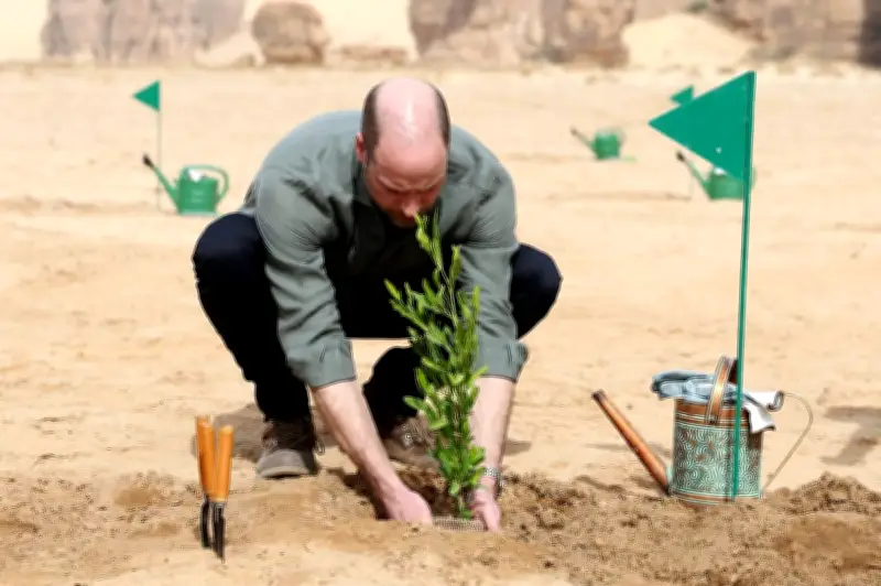 ولي عهد بريطانيا الأمير وليام يشارك في التشجير خلال زيارته محمية شرعان الطبيعية في العلا