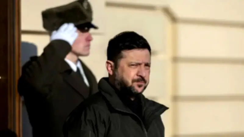 زيلينسكي يطالب بتحديد موعد نهائي لانضمام أوكرانيا للاتحاد الأوروبي ويحذر من تعطيل روسي