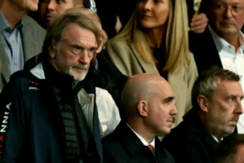 هيئة بريطانية تدين تصريحات مالك مانشستر يونايتد راتكليف عن المهاجرين وتصفها بالمشينة