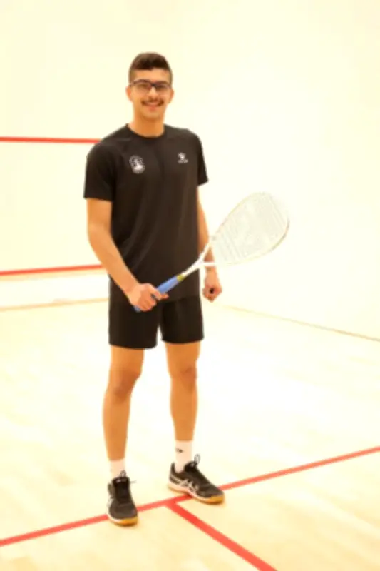 محمد آل نصفان يتأهل لنصف نهائي بطولة محترفي الإسكواش التاريخية في الرياض