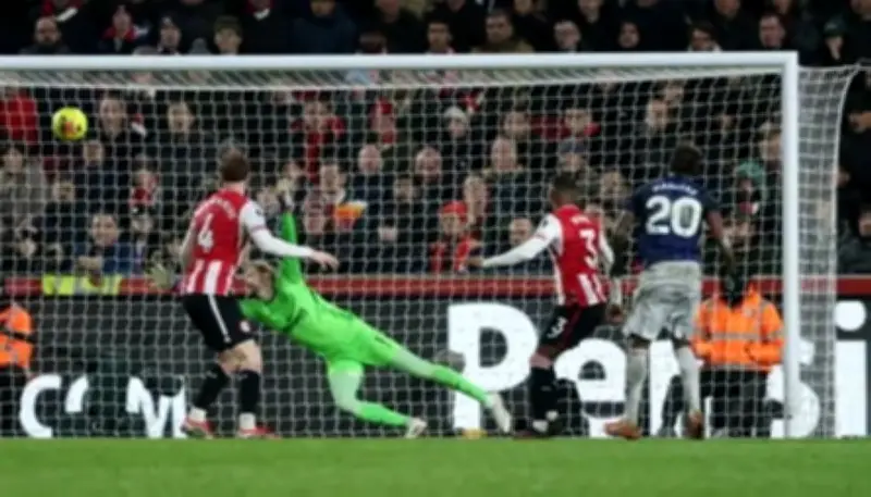 هدية ثمينة للسيتي.. أرسنال يتعثر في برينتفورد بتعادل مثير في البريميرليغ