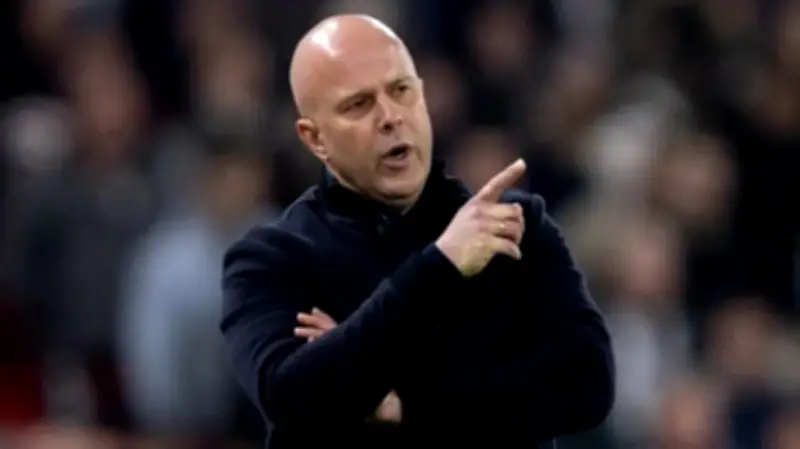 مدرب ليفربول آرني سلوت يحدد أولويات الفريق الموسمية ويستبعد التتويج بالدوري الإنجليزي