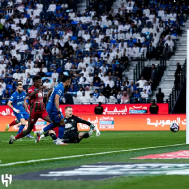 الهلال يهزم الاتفاق بهدفين ويتصدر دوري روشن السعودي للمحترفين بثبات