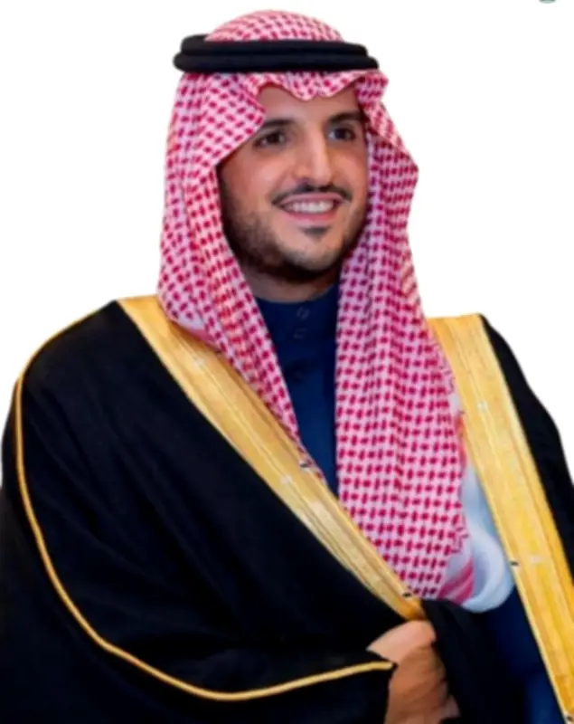 مدير تعليم الطائف يهنئ الأمير فواز بن سلطان بتعيينه محافظاً للطائف