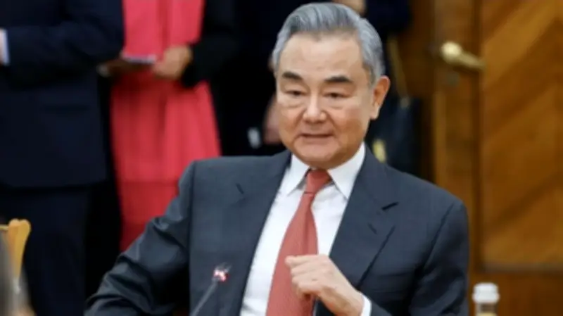 وزير الخارجية الصيني يطالب أوروبا بالمشاركة في مفاوضات السلام الأوكرانية