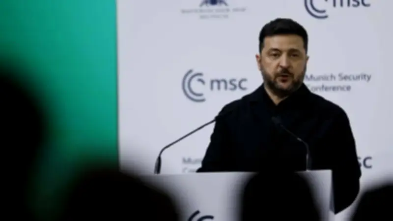 زيلينسكي في ميونيخ: الضغط على روسيا ضروري لتحقيق تنازلات في محادثات السلام