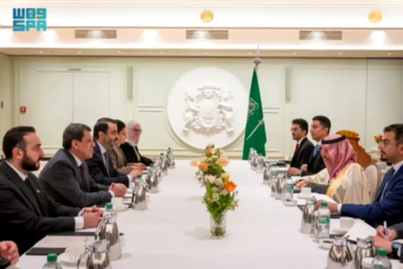 وزير الخارجية السعودي يؤكد ثقة المملكة بتقدم الحكومة السورية في التعامل مع الأكراد