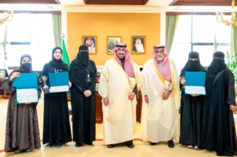نائب أمير تبوك يستقبل طالبات حققن مراكز متقدمة في إبداع العلمي