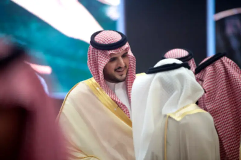 الأمير فواز بن سلطان يستقبل المهنيين ويؤكد دعمه لمسيرة التنمية الشاملة في الطائف