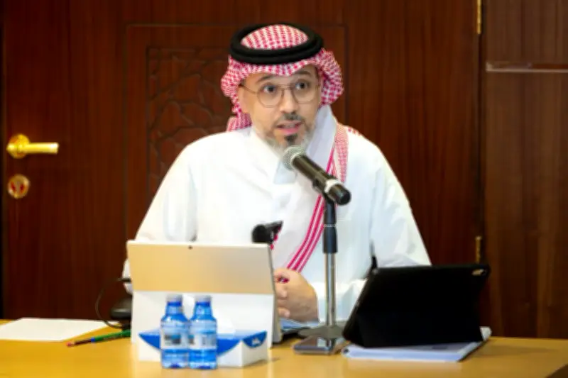 عادل الزهراني يحقق إنجازاً أكاديمياً بمنحه الدكتوراه في فلسفة الإعلام من جامعة الإمام