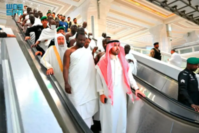 رئيس وزراء السنغال يؤدي مناسك العمرة في المسجد الحرام خلال زيارته للمملكة