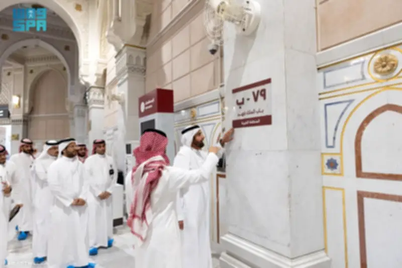 وزير الحج يطلع على جاهزية خدمات الحرمين لموسم رمضان ويؤكد التكامل بين الجهات