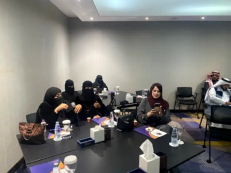 أمسية قصصية لسفارة جمعية الأدب المهنية في خميس مشيط تبرز إبداعات الكتاب المحليين