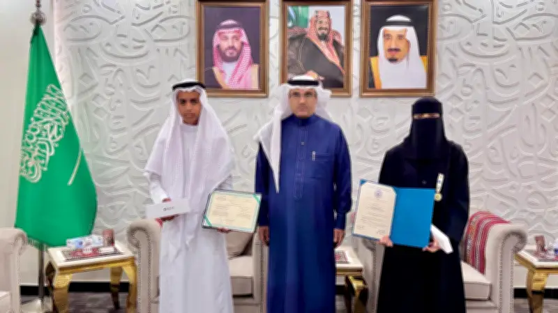 تعليم الطائف يكرم موهوبَيْن حققا إنجازين متميزين في مساريهما التعليمي