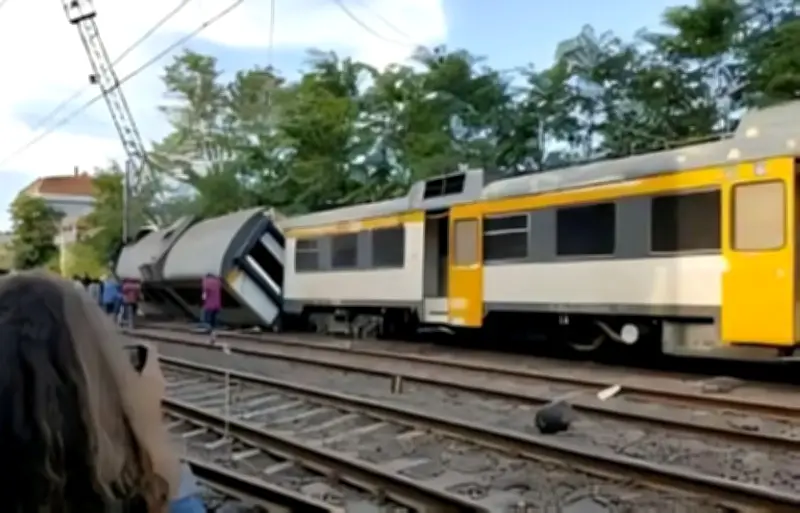 انحراف قطار في جبال الألب السويسرية يتسبب في إصابات وتوقف حركة القطارات