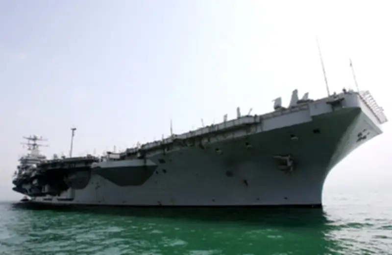 خامنئي يحذر واشنطن: قادرون على إغراق حاملات الطائرات الأمريكية في المنطقة