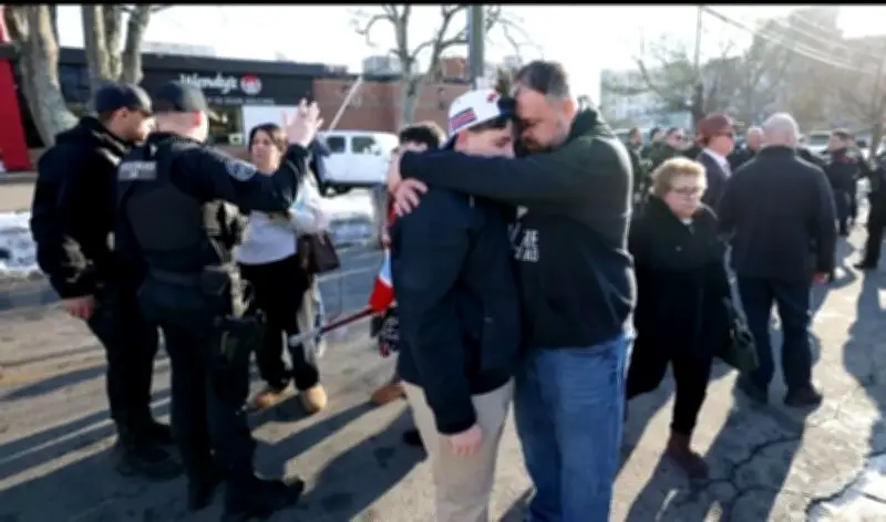 مأساة في ملعب هوكي: مقتل شخصين وإصابة ثلاثة في حادث إطلاق نار يستهدف عائلات في رود آيلاند