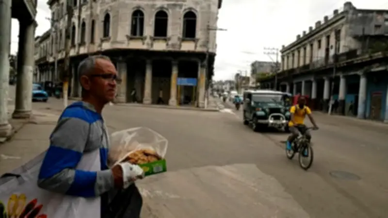 ترمب يستبعد تغيير النظام في كوبا ويصفها بـ"الدولة الفاشلة" وسط أزمة وقود خانقة