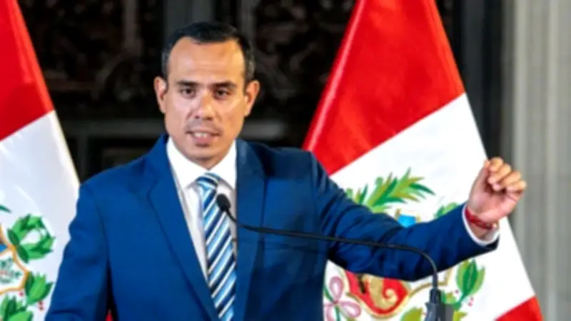 إقالة الرئيس المؤقت لبيرو بعد أربعة أشهر فقط في منصبه وسط فضيحة سياسية