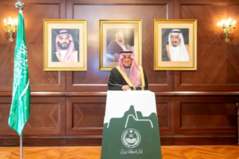 أمير تبوك يدشن حملة "الجود منا وفينا" لتوفير مساكن كريمة للأسر المستحقة