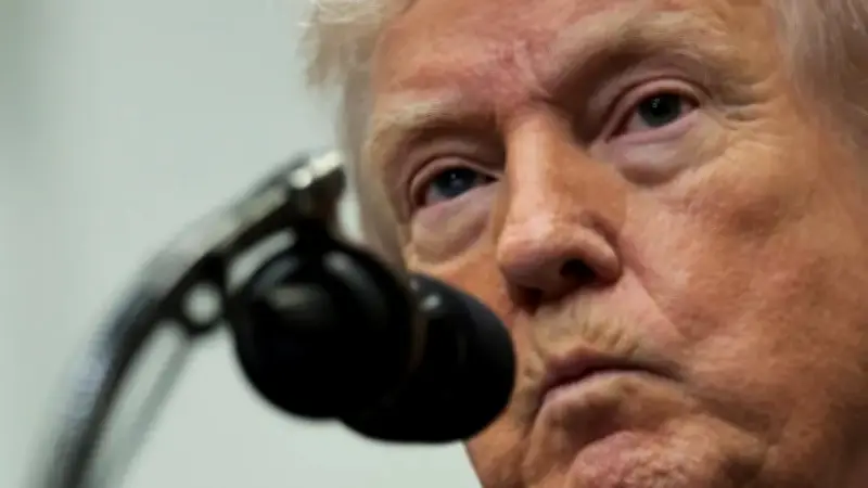 ترامب يتردد في تحديد موعد هجوم محتمل على إيران وسط ضجيج إعلامي