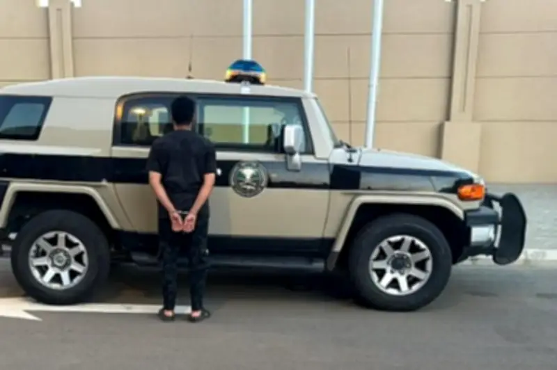 دوريات المجاهدين بجازان تضبط مقيمًا يمنيًا لنقله مخالفي نظام أمن الحدود