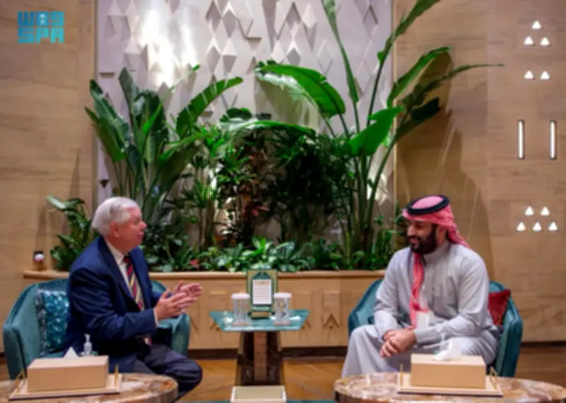 ولي العهد السعودي يجتمع مع السيناتور الأمريكي ليندسي غراهام في الرياض