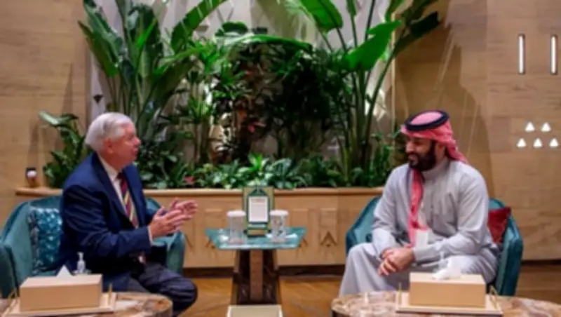 ولي العهد الأمير محمد بن سلمان يستقبل السيناتور الأمريكي ليندسي غراهام في الرياض